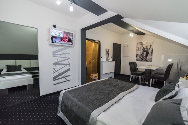 Room 7 of 60