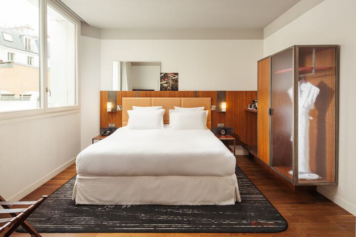 Room 2 of 75
