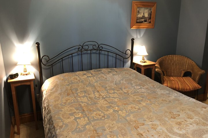 1 Queen Bed (28 of 43)