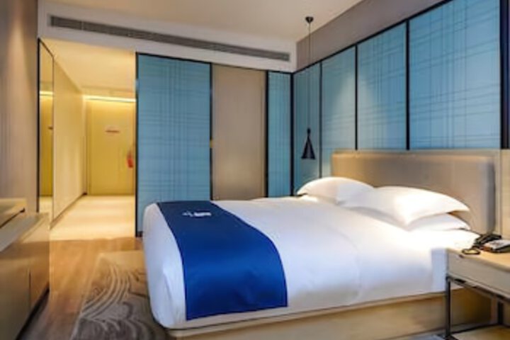 Room 14 of 18