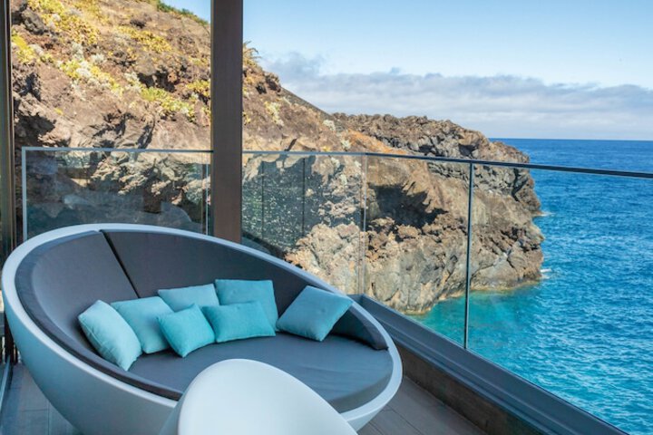 Lounge 50 of 60