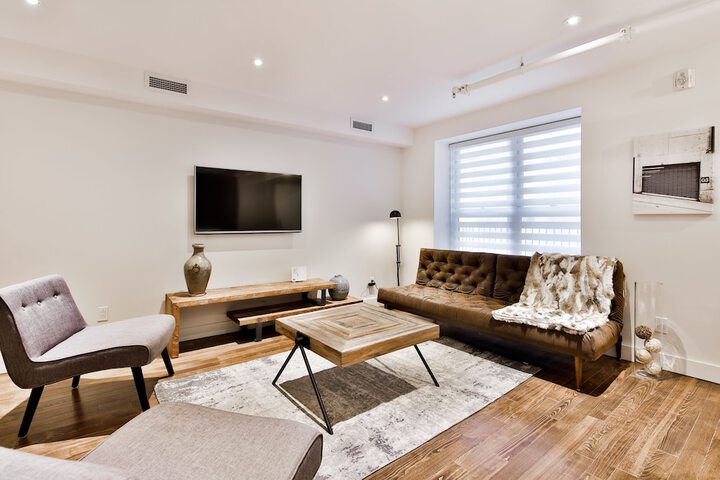 Lounge 71 of 104