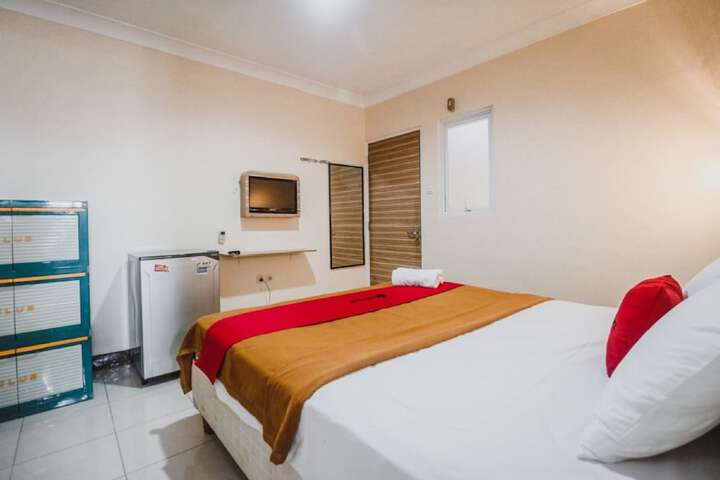 Room 5 of 12