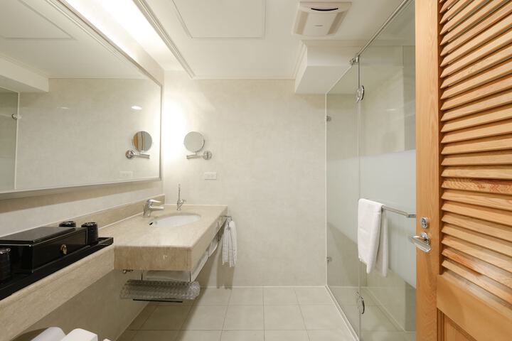 Room 40 of 90