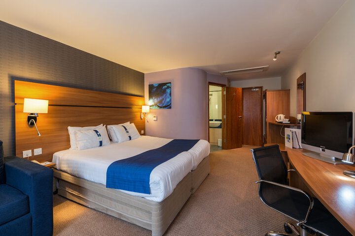 Room 10 of 48