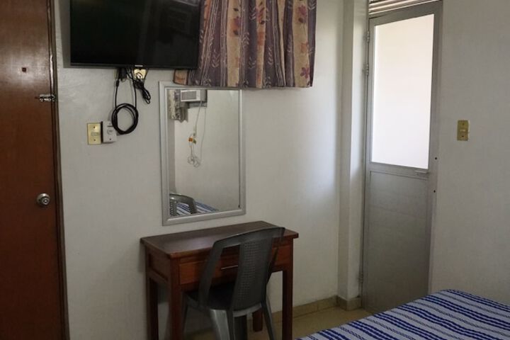 Room 17 of 32
