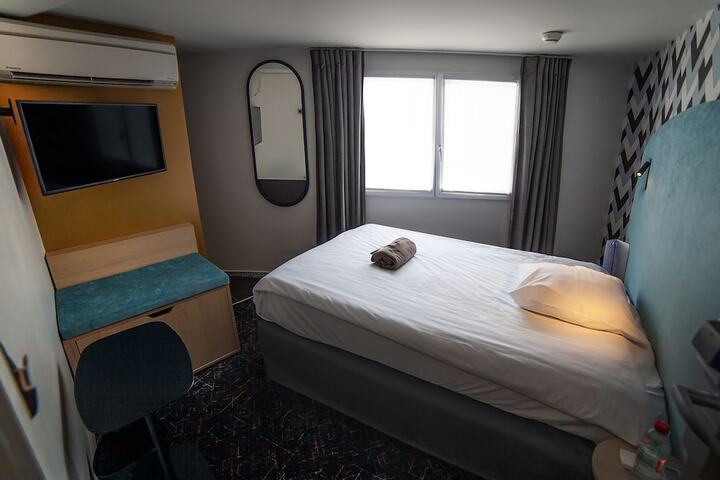 Room 27 of 47