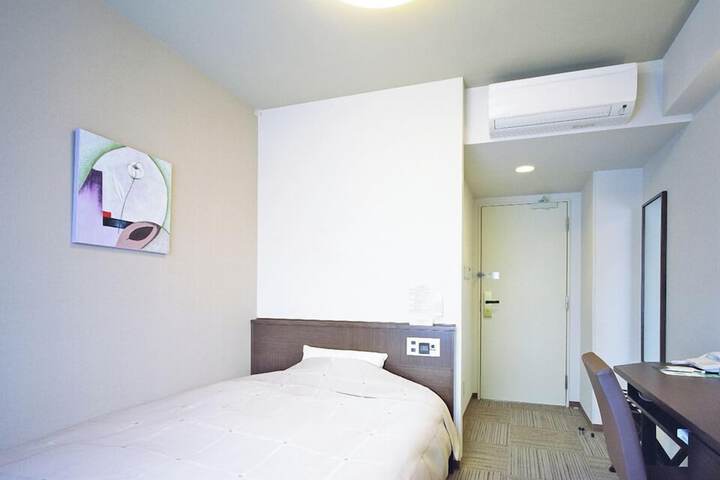 Room 5 of 19