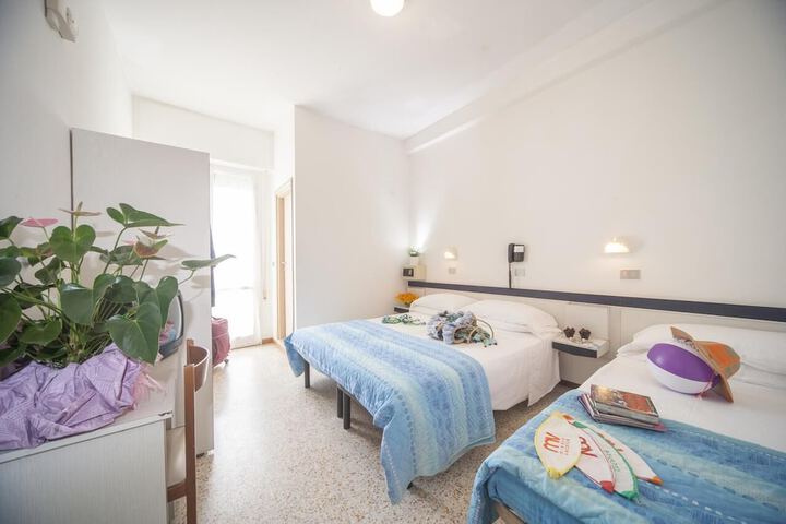 Room 2 of 44
