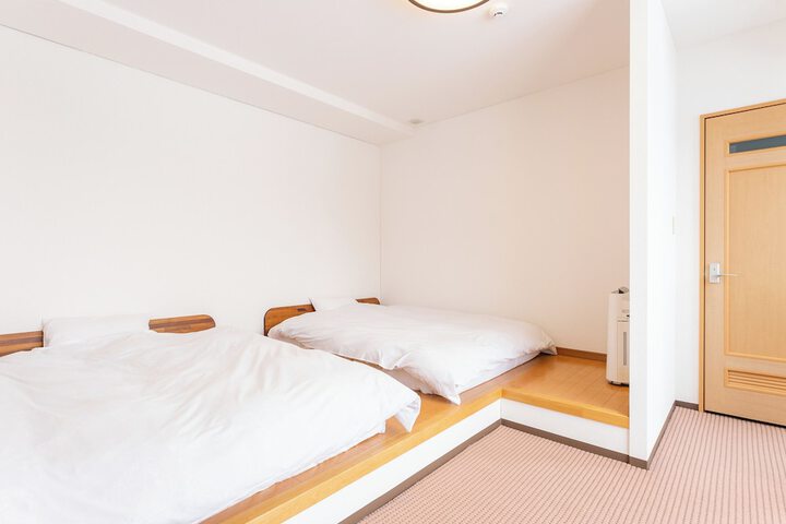 Room 3 of 62