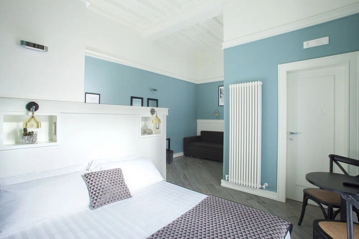Room 8 of 11