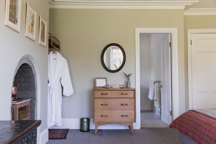 Room 17 of 25