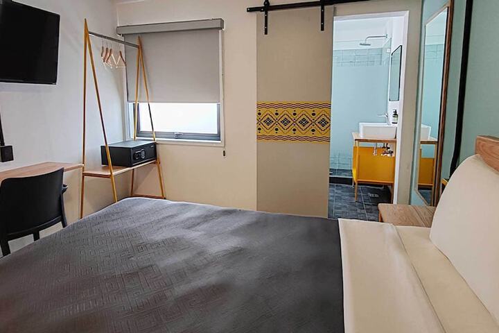 Room 13 of 16