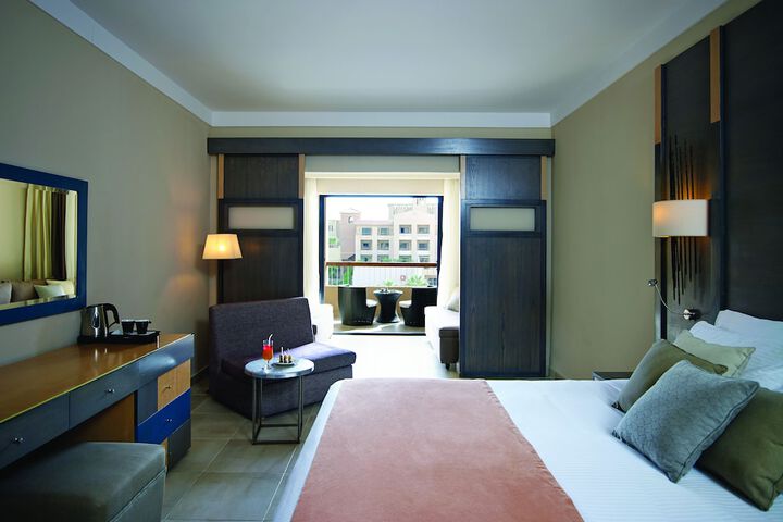 Room 28 of 114