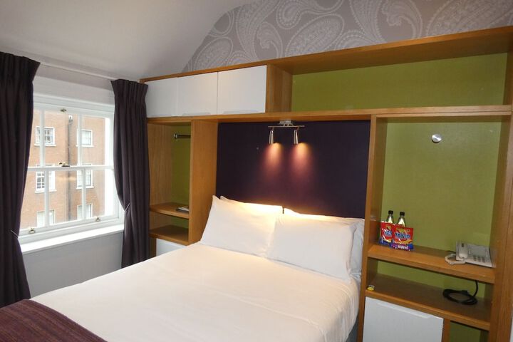 Room 3 of 41
