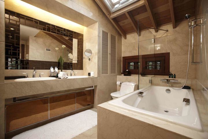 Jetted Tub