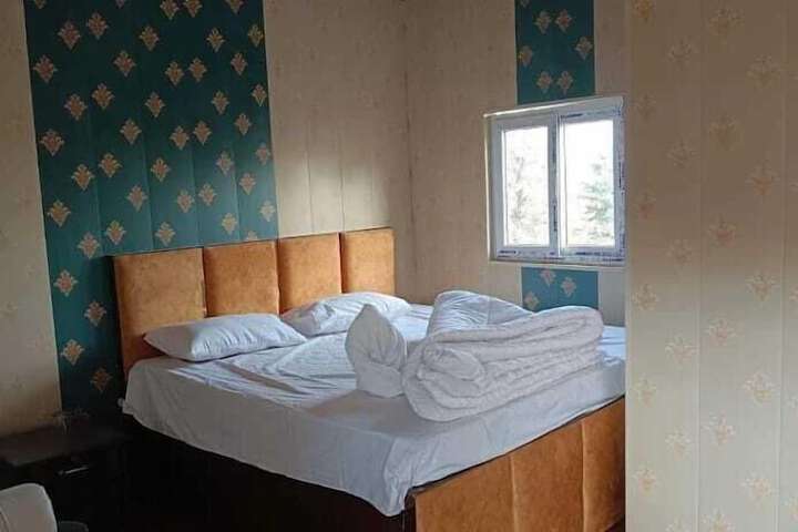 Room 4 of 17