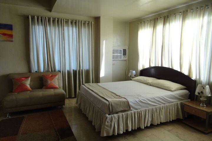 Room 3 of 8