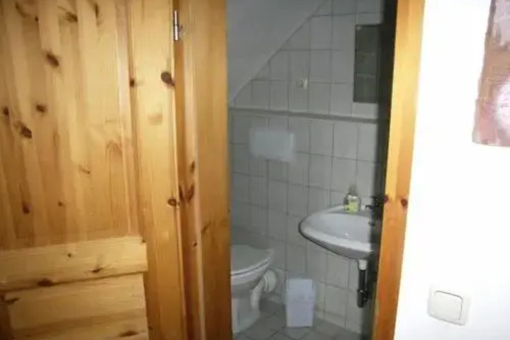 Room 2 of 2