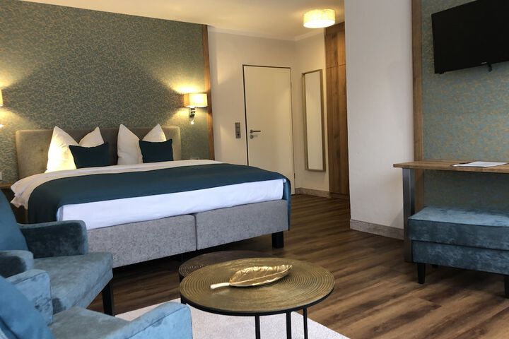 Room 4 of 32