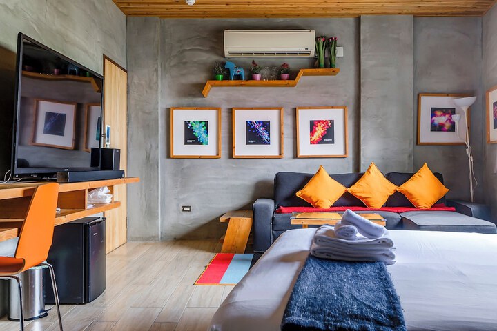 Room 18 of 109
