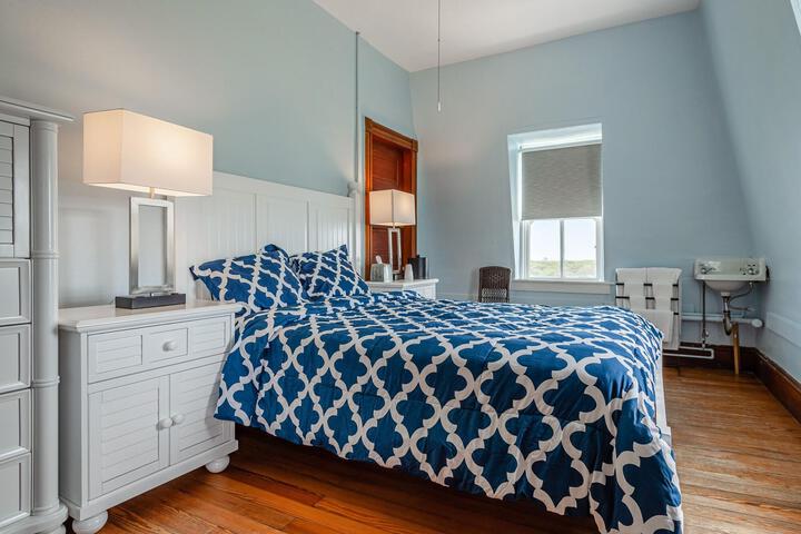 Room 33 of 63
