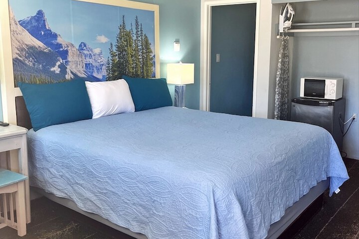 1 King Bed (6 of 6)