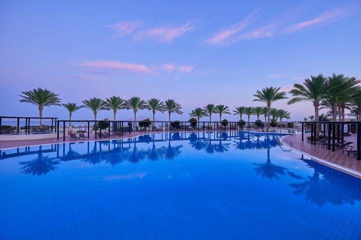 Hotel Pool