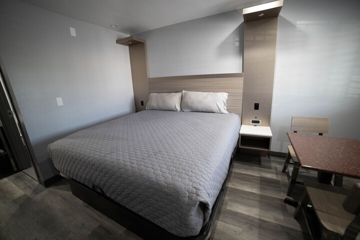 1 King Bed (14 of 23)