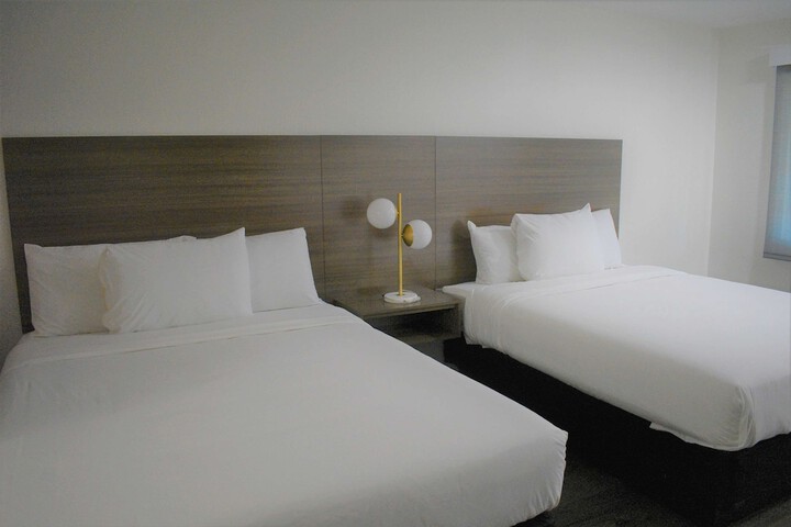 Accessible 2 Queen Beds (10 of 10)