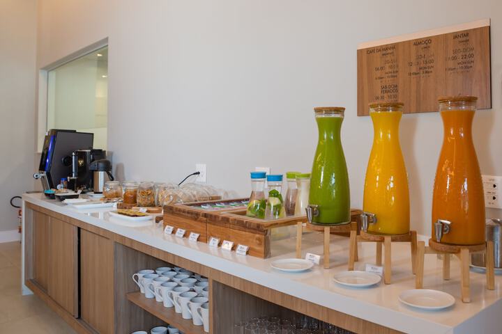 Breakfast/Coffee Service 100 of 131