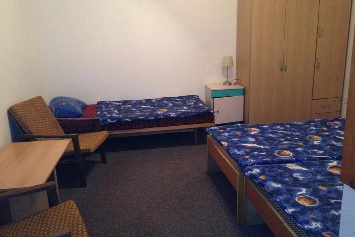 Room 4 of 12