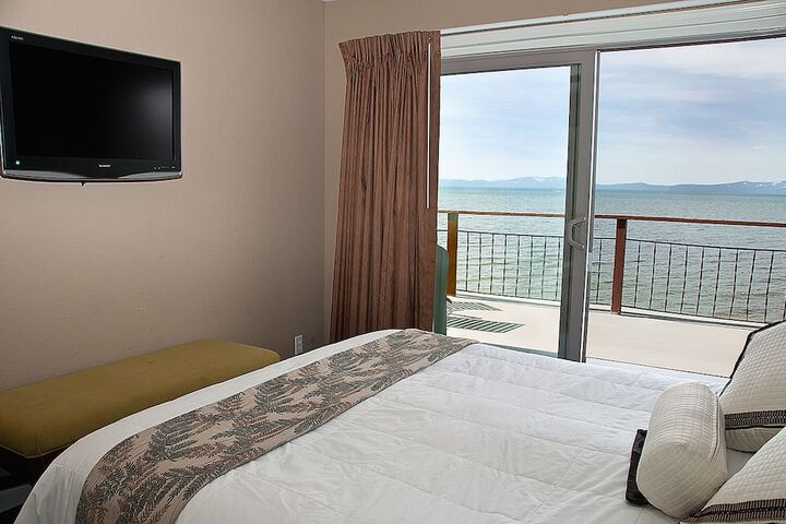 Room 4 of 82
