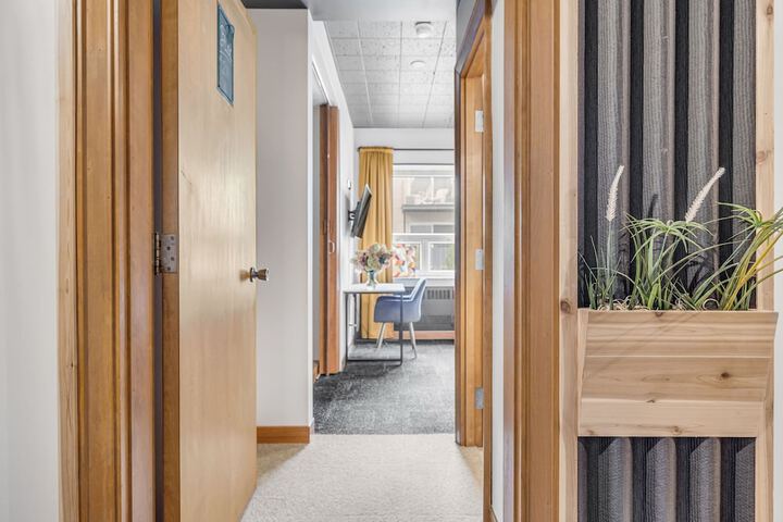 Room 33 of 147