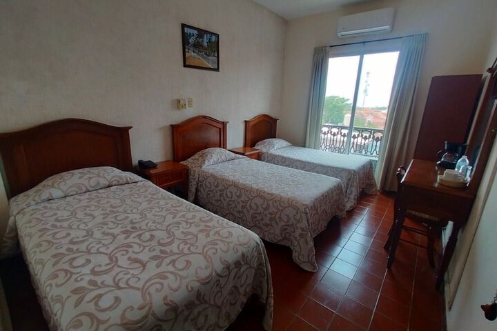 Room 17 of 38