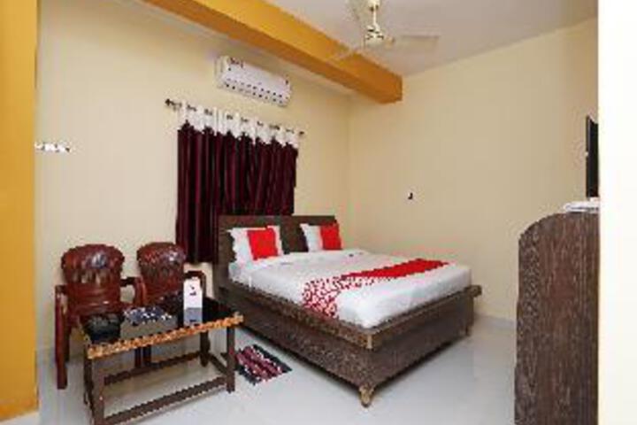 Hotel O Senapati Palace