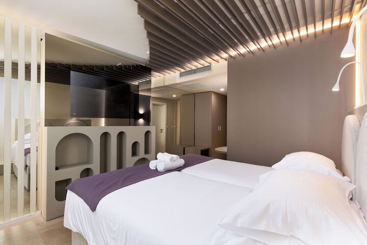 Room 8 of 54