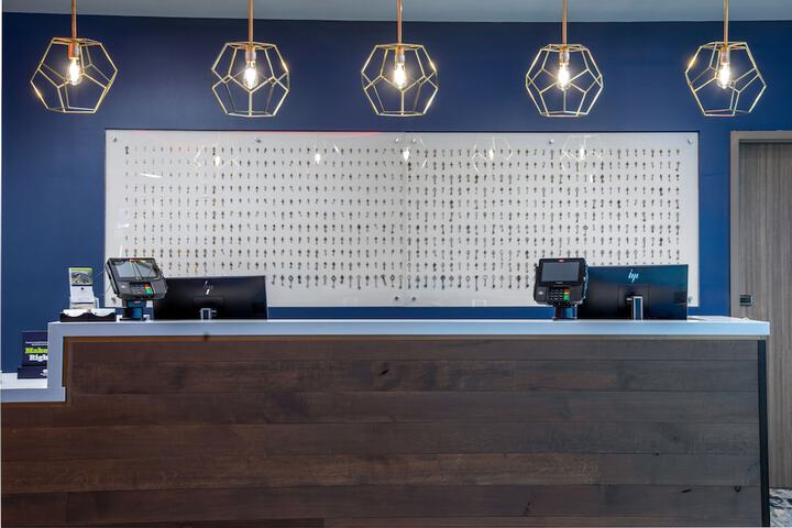 Check-in/check-out kiosk