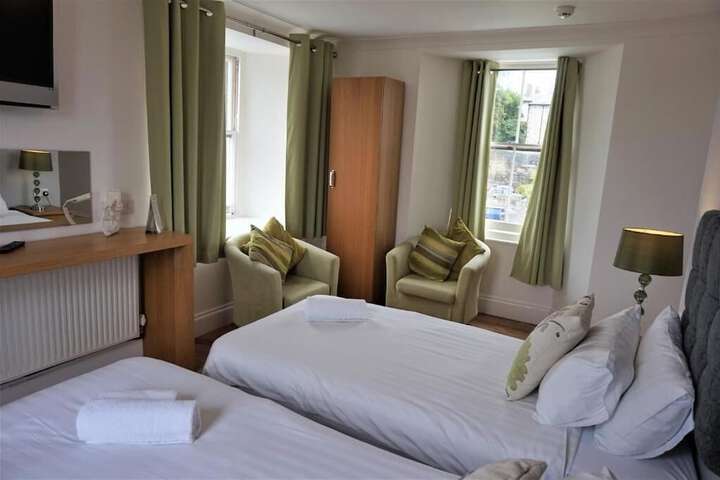 Room 8 of 10