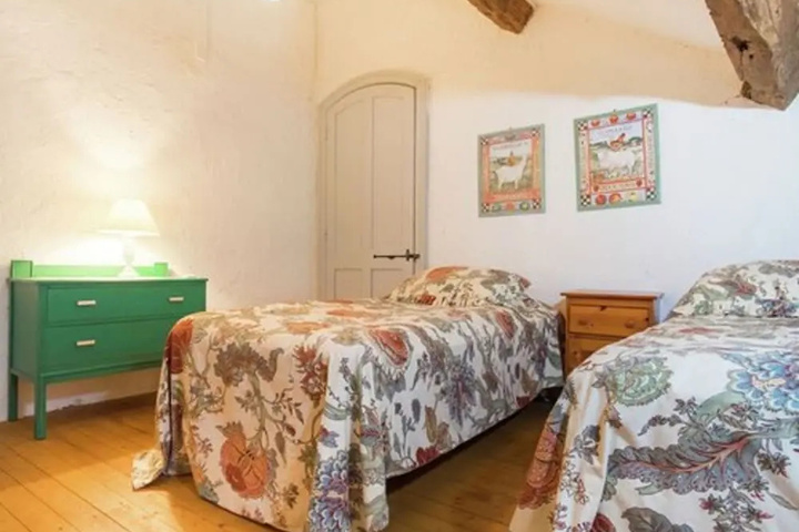 Room 4 of 17