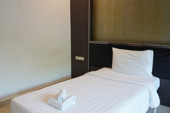 Room 25 of 140