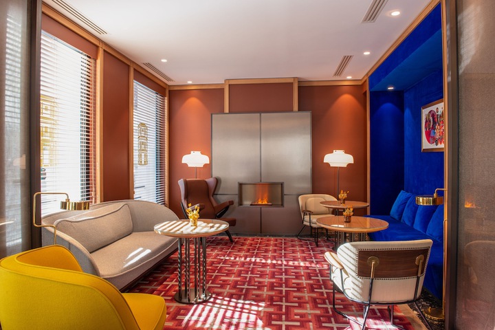 Lounge 80 of 93