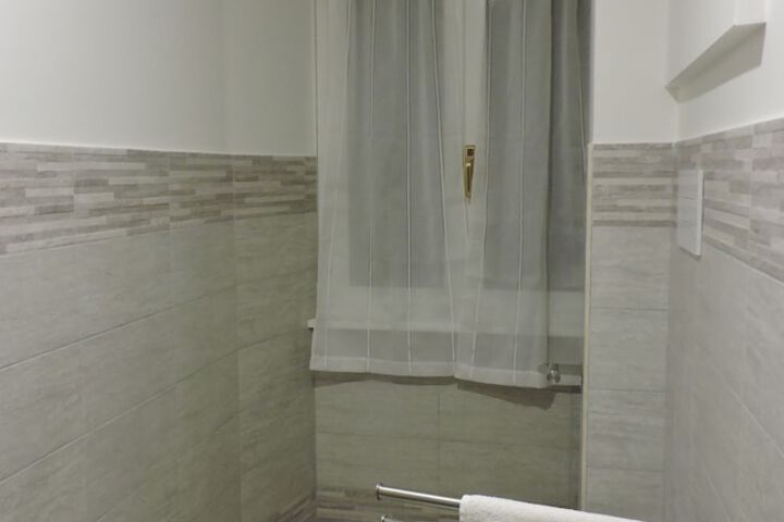 Room 13 of 16