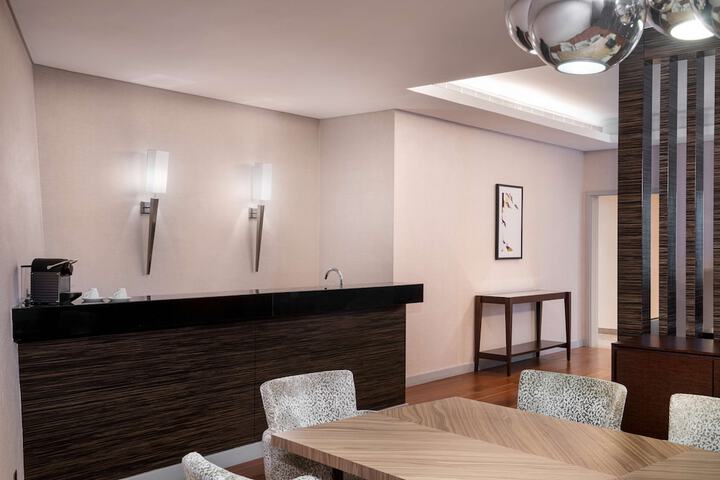 Room 46 of 114