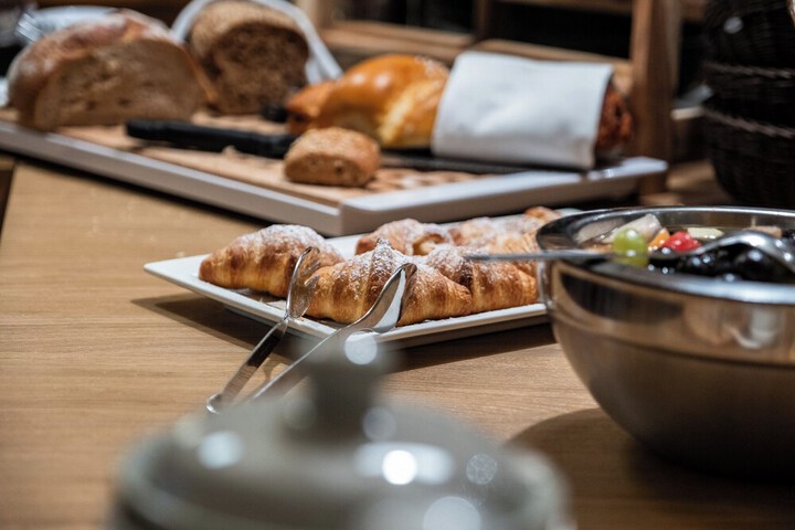 Breakfast/Coffee Service 20 of 39