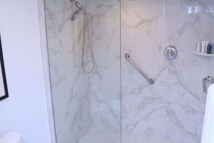 Room 9 of 18