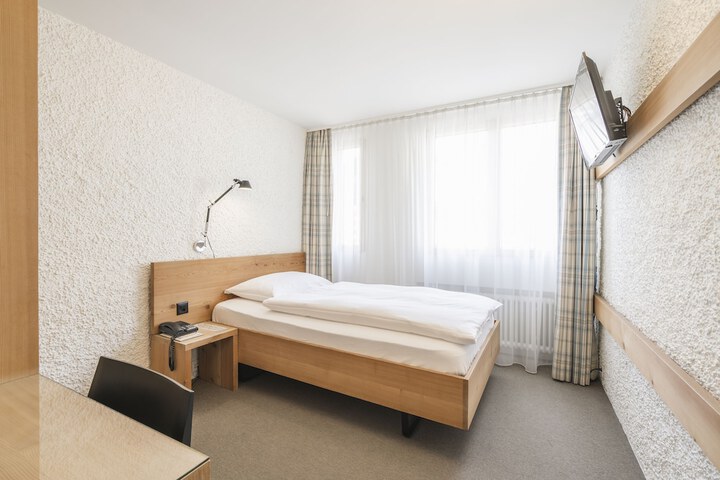 Room 8 of 39