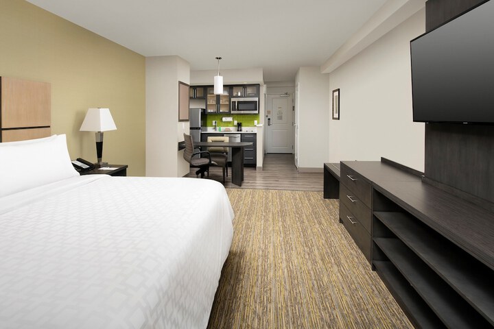 Room 10 of 33
