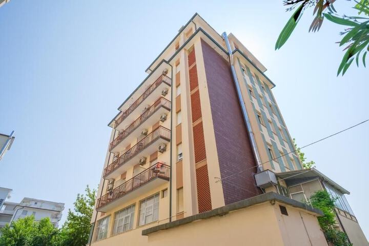 Hotel 8 of 10