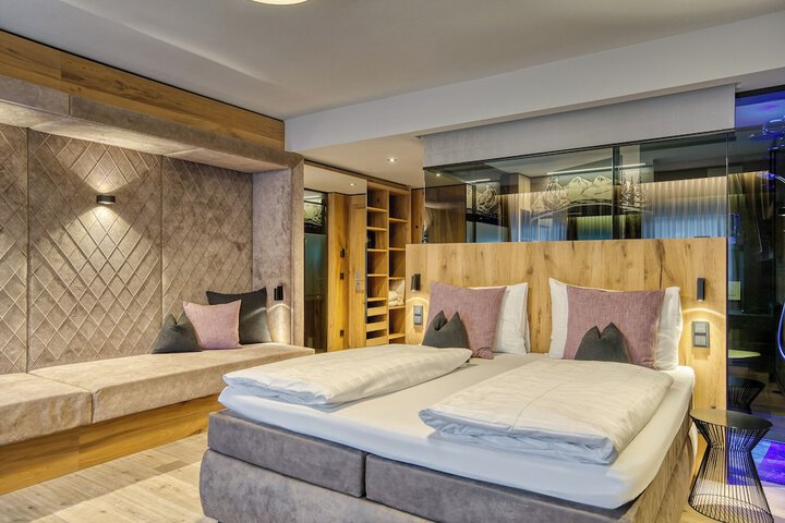Room 65 of 171